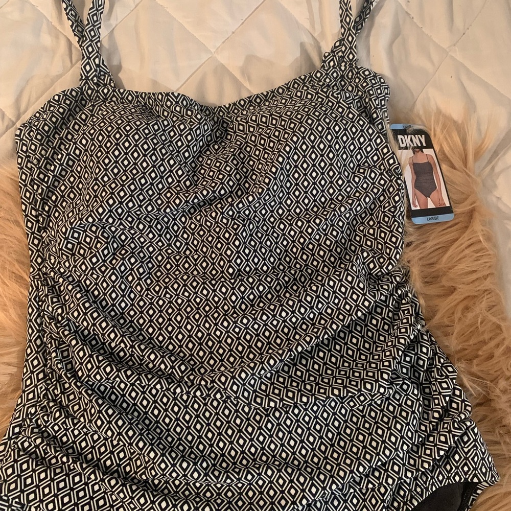 DKNY BLACK AND WHITE BATHING SUIT. - Picture 2 of 8